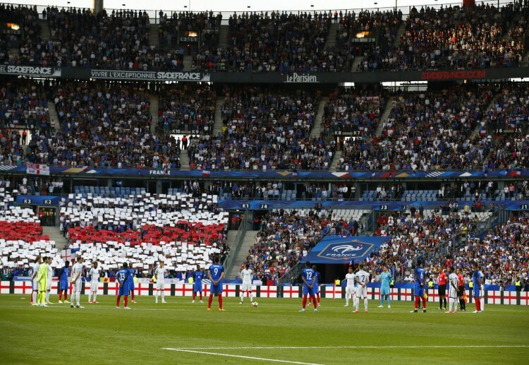 Pháp đánh bại tỷ lệ đặt cược và đội tuyển Anh trong một trận giao hữu chỉ với 10 người
