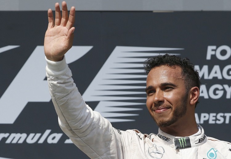 Betting websites' favourite Lewis Hamilton leads from start to finish to win third successive Canadian Grand Prix