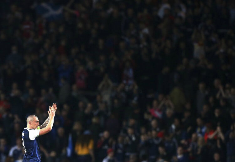 Scott Brown akan menjadi pemain yang memimpin Skotlandia dalam pertandingan sepak bola mereka melawan Inggris