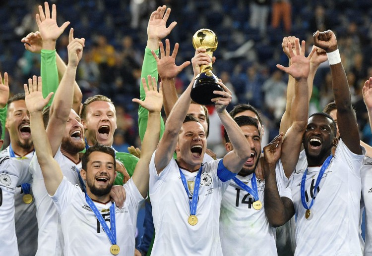 Những người theo dõi cá cược bóng đá được tận hưởng một bữa tiệc hấp dẫn trong trận chung kết Cúp Liên đoàn các Châu lục giữa Đức và Chile