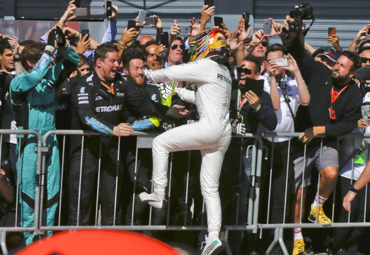 Online betting fans are thrilled after Lewis Hamilton overtake Sebastian Vettel in F1 rankings through his Italian GP win