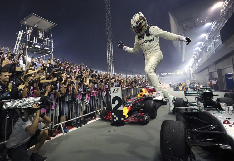 Lewis Hamilton turns the betting odds in his favour to nab his fourth F1 title following his Singapore GP victory