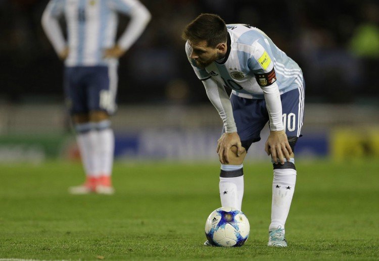 Lionel Messi hi vọng chiến thắng cá cược trực tiếp trên sân nhà sẽ cứu vớt chiến dịch World Cup của họ