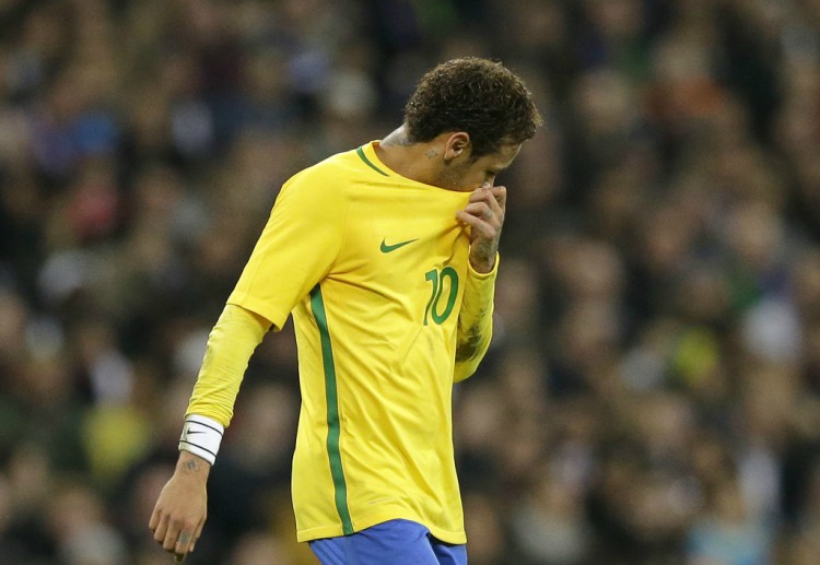 Neymar và đồng đội không thể ghi nổi một bàn thắng vào lưới đội hình trẻ của đội tuyển Anh
