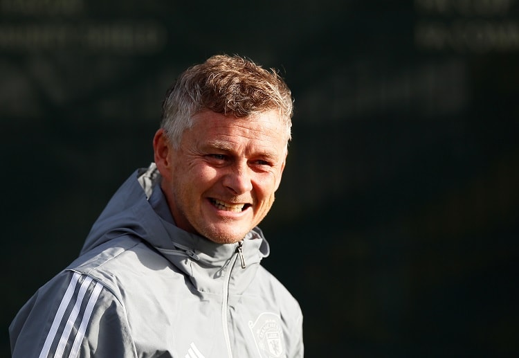 Manchester United aim to break their winless streak when they face Norwich City in Premier League