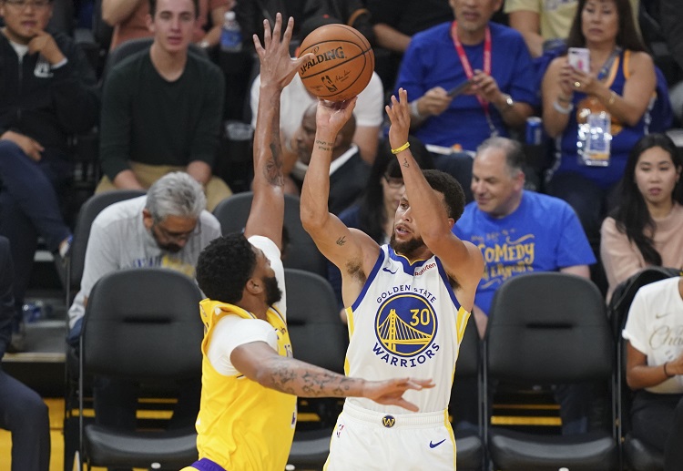 Stephen Curry erupts for 40 points during the NBA preseason
