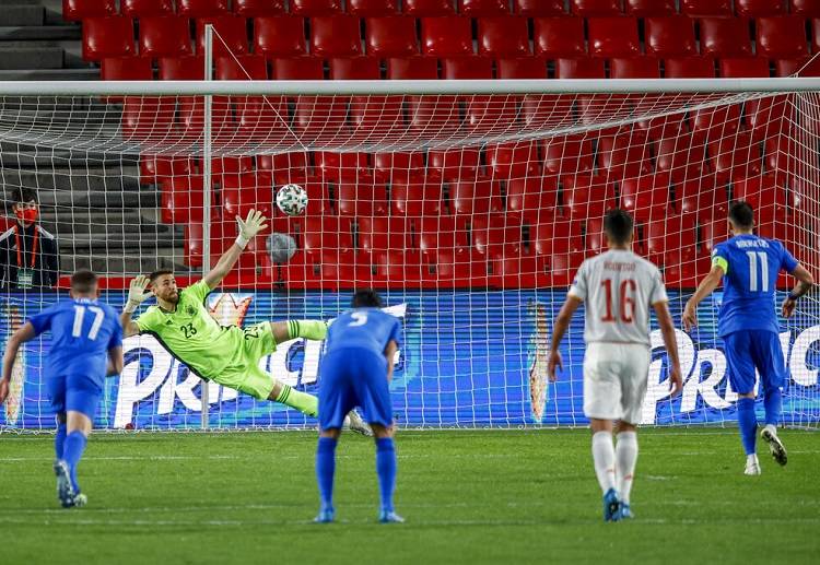 ဂရိကတော့ပိတ်ရက်မှာဟွန်ဒူးရပ်စ်နဲ့ခြေစမ်းပွဲကစားရမှာဖြစ်ပြီးဧပြီလ၁ရက်နေ့မှာတော့ဂျော်ဂျီယာနဲ့ကမ္ဘာ့ဖလားခြေစစ်ပွဲကစားရမှာဖြစ်ပါတယ်။