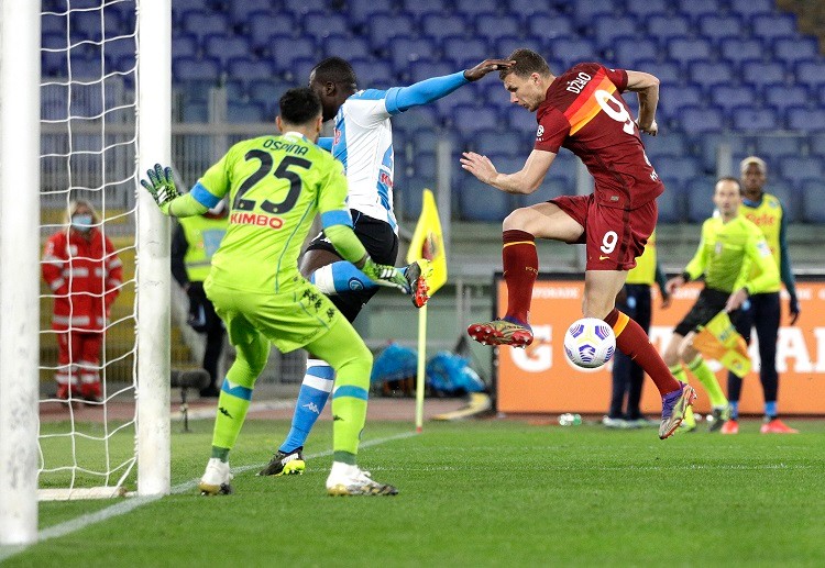 Serie A: AS Roma đã ra sức dâng đội hình để mong tìm được bàn thắng rút ngắn tỉ số