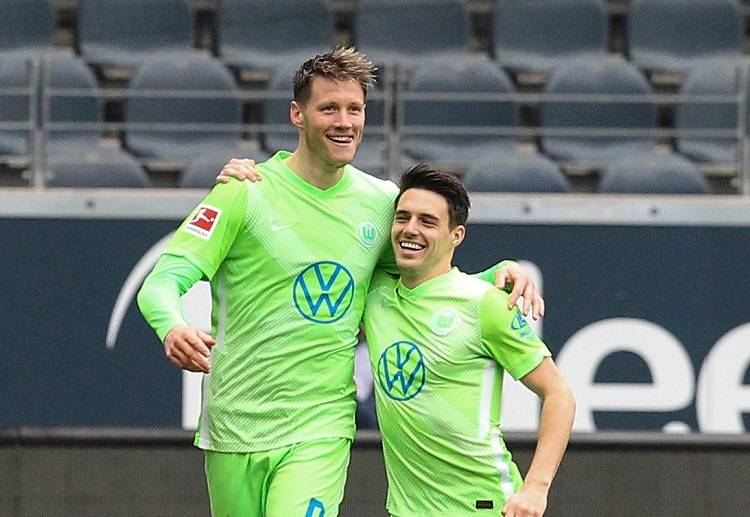 Wout Weghorst celebrates with Josip Brekalo, who scored the only goal in their Bundesliga game vs Koln