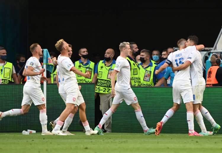 EURO 2020: CH Séc lập tức đổ rào phòng thủ và chờ phản công khiến Hà Lan hoàn toàn không có cơ hội.