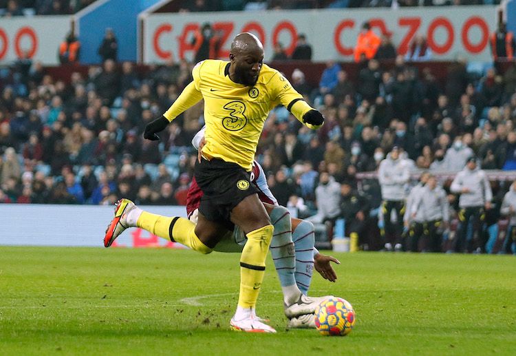 Romelu Lukaku returns to scoring goals to help Chelsea seal a 1-2 win over Aston Villa in Premier League