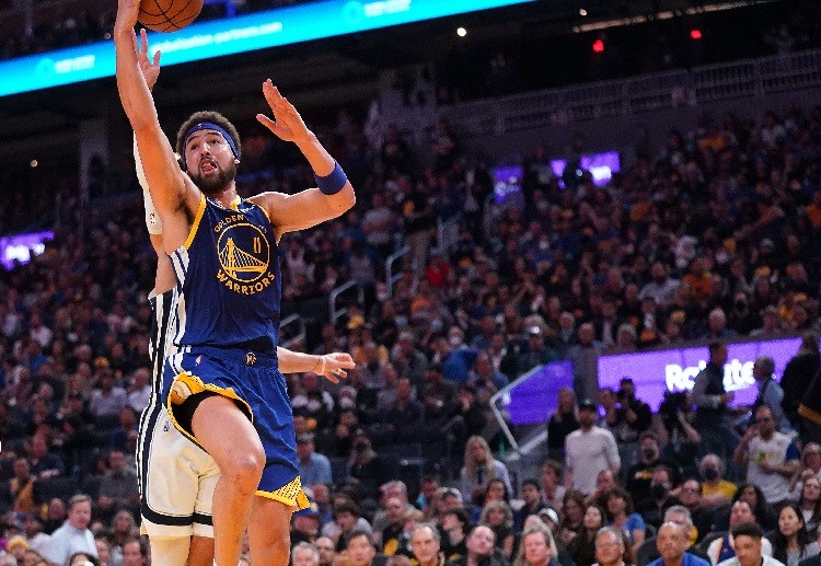 Golden State Warriors guard Klay Thompson makes a layup during the NBA Conference Semifinals