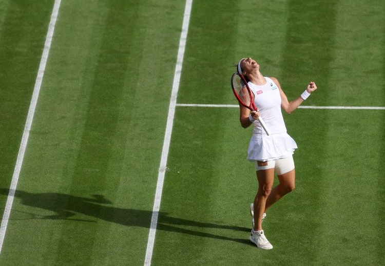 Caroline Garcia beats Emma Raducanu during the second round of the 2022 Wimbledon