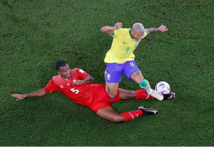 World Cup: Thụy Sĩ siết chặt phòng thủ trong 15 phút cuối hiệp và bình tĩnh xử lý được các pha bóng nguy hiểm của Brazil.