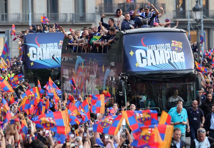 바르셀로나가 27번째 라리가 우승을 차지한 뒤 기뻐하고 있다.