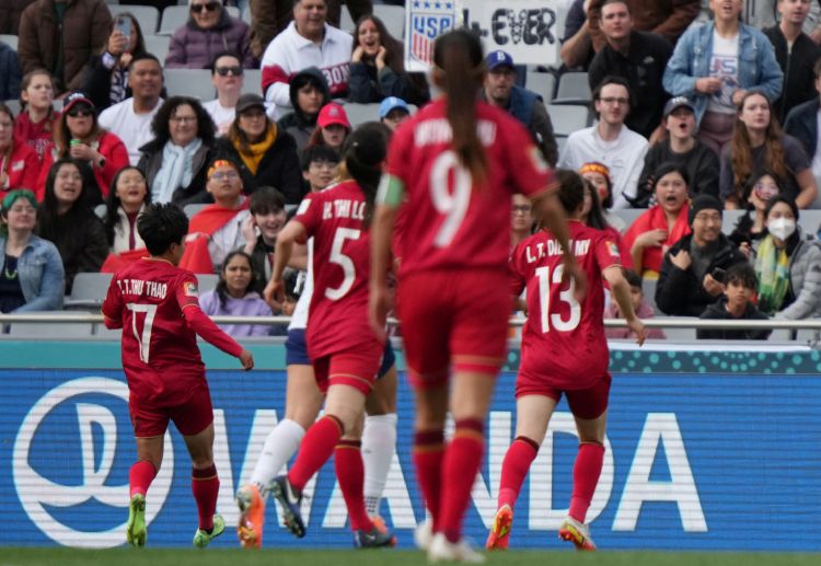 女子世界杯 越南的球员正在尝试得分