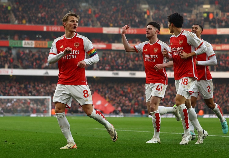 Arsenal có 3 chiến thắng liên tiếp ở Premier League và tiếp tục dẫn đầu