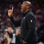 NBA: HLV Brown giúp Kings trở lại vòng Playoffs sau 16 năm