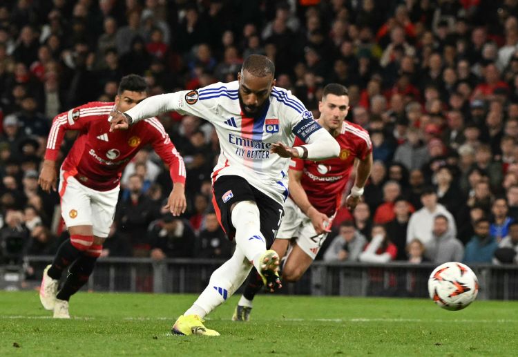 欧洲联赛 拉卡泽特通过点球破门，一度将里昂的领先优势扩大到4比2。