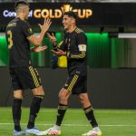 美洲金杯 在美洲金杯赛揭幕战中，墨西哥队以3比2小胜首次晋级正赛的多米尼加队，成功开启本届赛事的卫冕之旅。