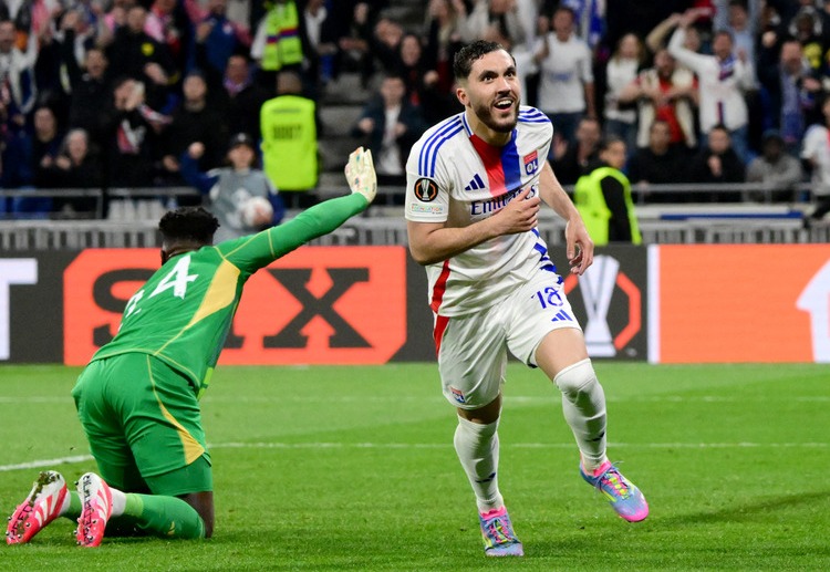 မန်စီးတီးဟာ နောက်ထပ် အင်အားဖြည့်တင်းမှု အဖြစ် ပရီးမီးယားလိဂ် ပြိုင်ဘက် ဝုဗ်ဗာဟမ်တန်ဝမ်းဒါးရားစ်ရဲ့ အဲလ်ဂျီးရီးယား ဘယ်နောက်ခံလူ ရေယန် အစ် နျူရီကို ခေါ်ယူခဲ့ပါတယ်။