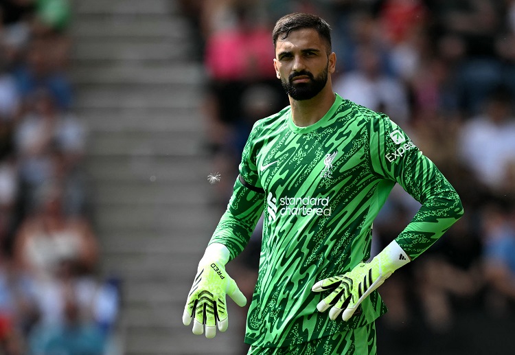 အလီဆွန်ဟာ ပြီးခဲ့တဲ့ ရာသီက လစ်ဗာပူးလ် အတွက် ပရီးမီးယားလိဂ် အပါအဝင် ပြိုင်ပွဲစုံ ၃၅ ပွဲ ပွဲထွက်ခွင့် ရခဲ့ပြီးတော့ ဒုတိယ ဂိုးသမား ဖြစ်တဲ့ ခယ်လာဟာ ကတော့ ၂၅ ပွဲ ကစားခွင့် ရခဲ့ပါတယ်။