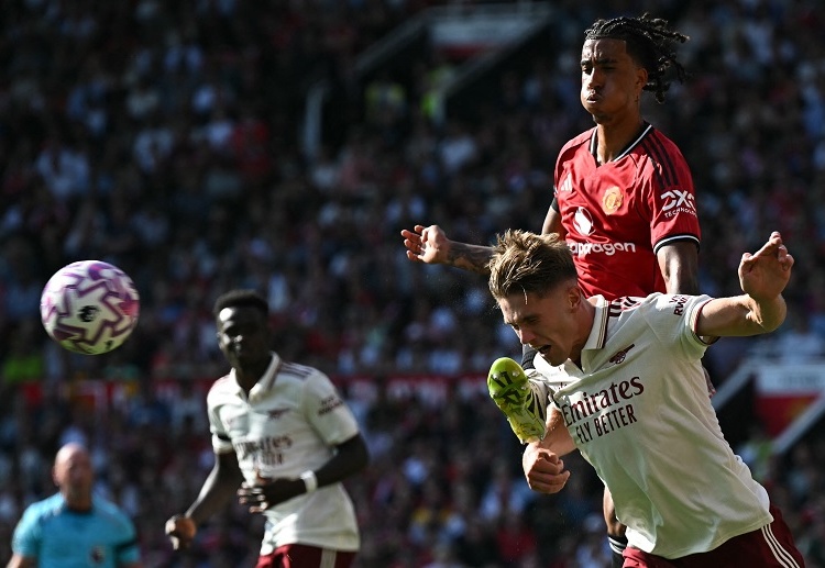 အာဆင်နယ်ဟာ ပရီးမီးယားလိဂ်မှာ Big Six ပြိုင်ဘက်တွေနဲ့ ရင်ဆိုင်ခဲ့ရတဲ့ နောက်ဆုံး ၂၂ ပွဲ ဆက်တိုက် ရှုံးပွဲ မရှိအောင် စွမ်းဆောင်နိုင်ခဲ့တာ ဖြစ်ပါတယ်။