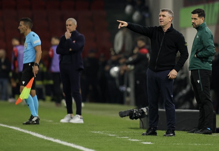 세르히 레브로프 감독은 월드컵 2026 예선 프랑스 전을 앞두고 우크라이나 선수단을 준비시키고 있다.