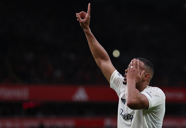 英超联赛 诺丁汉森林的吉布斯·怀特在第78分钟补射破门,将比分彻底锁定在3比0。