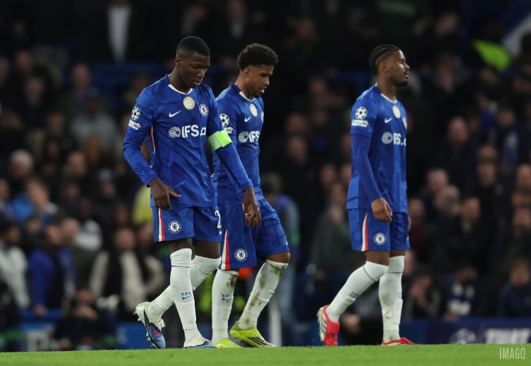 欧冠联赛 切尔西在主场未能扭转局势，以0比3输给卫冕冠军巴黎圣日尔曼，赛后球员情绪低落。